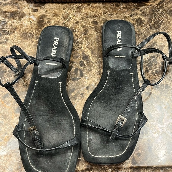 Prada - Picture 1 of 3